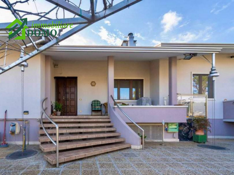Malo: comoda a tutti i servizi e alle scuole, proponiamo in vendita una casa singola dalle genero...