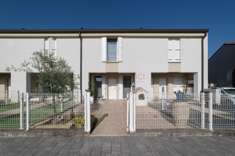 Campagnola di BRUGINE - VILLA A SCHIERA di RECENTISSIMA COSTRUZIONE, sita a pochi passi dal centr...