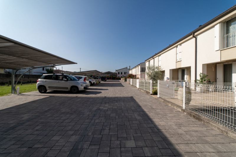 Campagnola di BRUGINE - VILLA A SCHIERA di RECENTISSIMA COSTRUZIONE, sita a pochi passi dal centr...