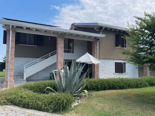 Ti piacerebbe intraprendere attività di affitta camere o bed and breakfast?

A Correzzola nella f...