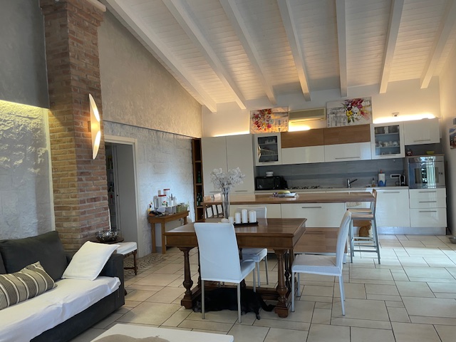 Ti piacerebbe intraprendere attività di affitta camere o bed and breakfast?

A Correzzola nella f...