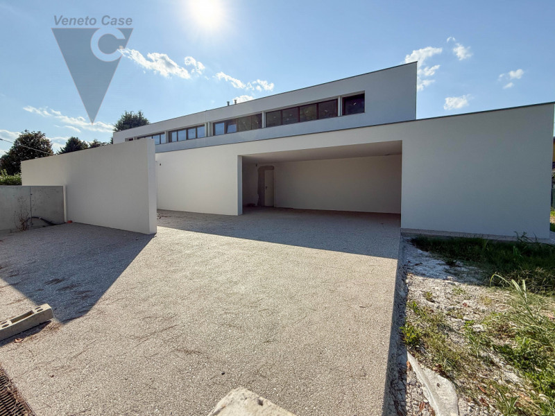 NOVENTA PADOVANA - NUOVE BIFAMILIARI ALLO STATO GREZZO AVANZATO
Proponiamo in vendita, in zona ce...