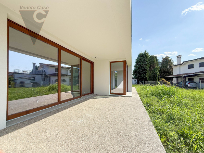 NOVENTA PADOVANA - NUOVE BIFAMILIARI ALLO STATO GREZZO AVANZATO
Proponiamo in vendita, in zona ce...