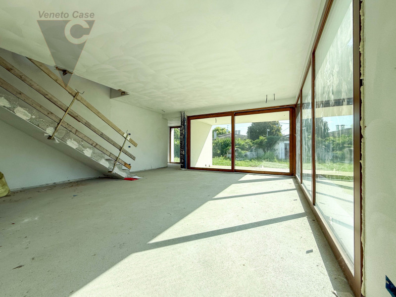 NOVENTA PADOVANA - ULTIMA PORZIONE DISPONIBILE
Proponiamo in vendita, in zona centralissima nella...