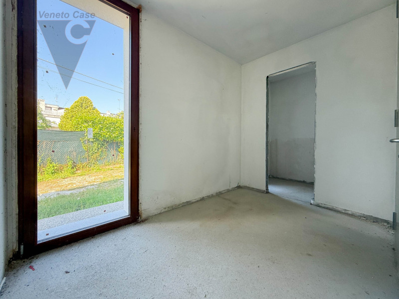 NOVENTA PADOVANA - ULTIMA PORZIONE DISPONIBILE
Proponiamo in vendita, in zona centralissima nella...