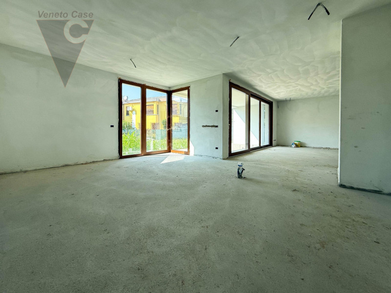 NOVENTA PADOVANA - NUOVE BIFAMILIARI ALLO STATO GREZZO AVANZATO
Proponiamo in vendita, in zona ce...