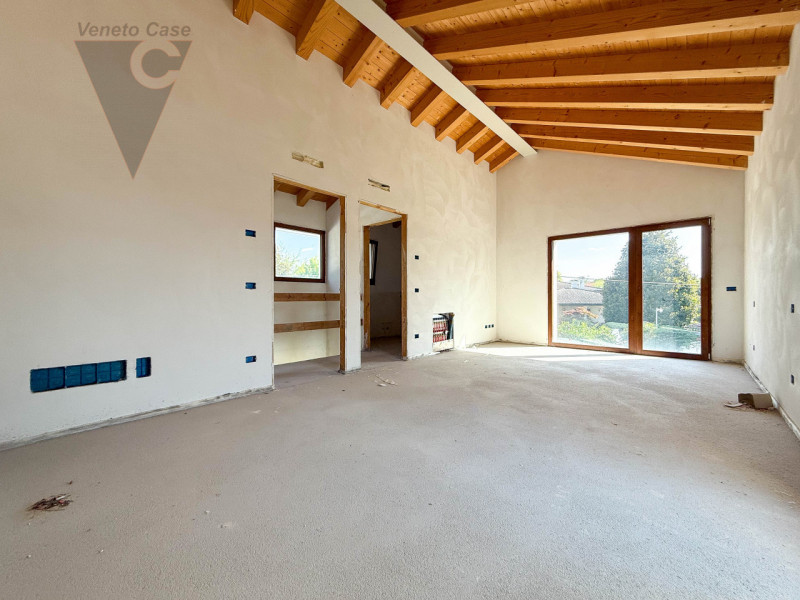 NOVENTA PADOVANA - ULTIMA PORZIONE DISPONIBILE
Proponiamo in vendita, in zona centralissima nella...