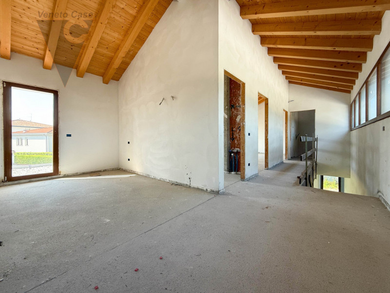 NOVENTA PADOVANA - ULTIMA PORZIONE DISPONIBILE
Proponiamo in vendita, in zona centralissima nella...