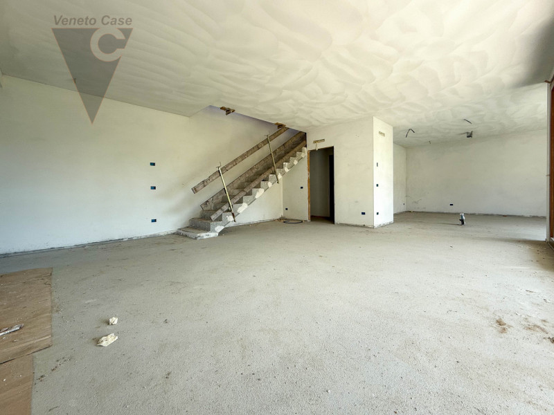 NOVENTA PADOVANA - NUOVE BIFAMILIARI ALLO STATO GREZZO AVANZATO
Proponiamo in vendita, in zona ce...