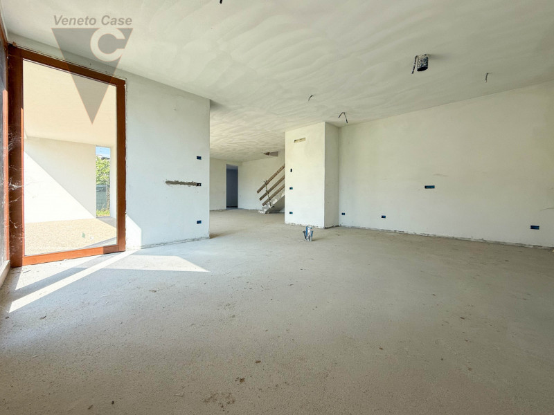 NOVENTA PADOVANA - NUOVE BIFAMILIARI ALLO STATO GREZZO AVANZATO
Proponiamo in vendita, in zona ce...