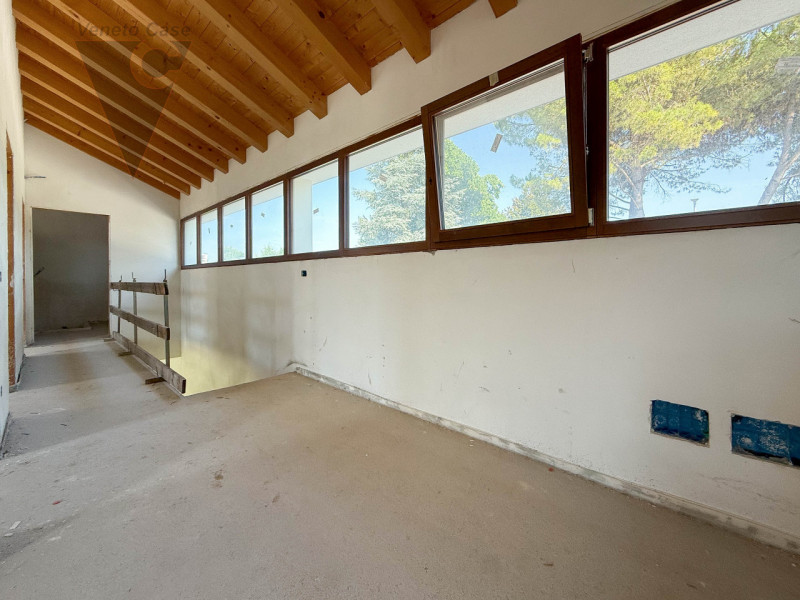 NOVENTA PADOVANA - NUOVE BIFAMILIARI ALLO STATO GREZZO AVANZATO
Proponiamo in vendita, in zona ce...