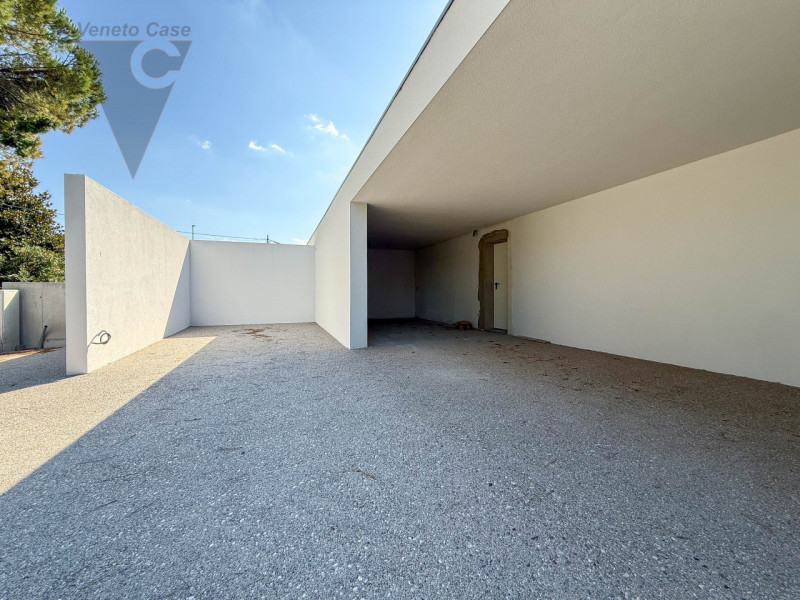 NOVENTA PADOVANA - NUOVE BIFAMILIARI ALLO STATO GREZZO AVANZATO
Proponiamo in vendita, in zona ce...