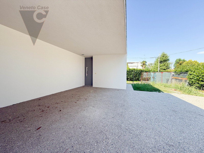 NOVENTA PADOVANA - NUOVE BIFAMILIARI ALLO STATO GREZZO AVANZATO
Proponiamo in vendita, in zona ce...