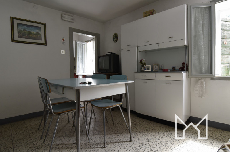 SAN NAZARIO - Inserita in una zona tranquilla comoda al centro paese, proponiamo abitazione in st...