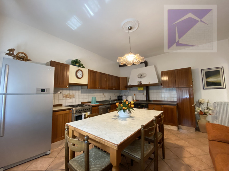 Piombino Dese, proponiamo in vendita una casa indipendente parzialmente ristrutturata, situata su...