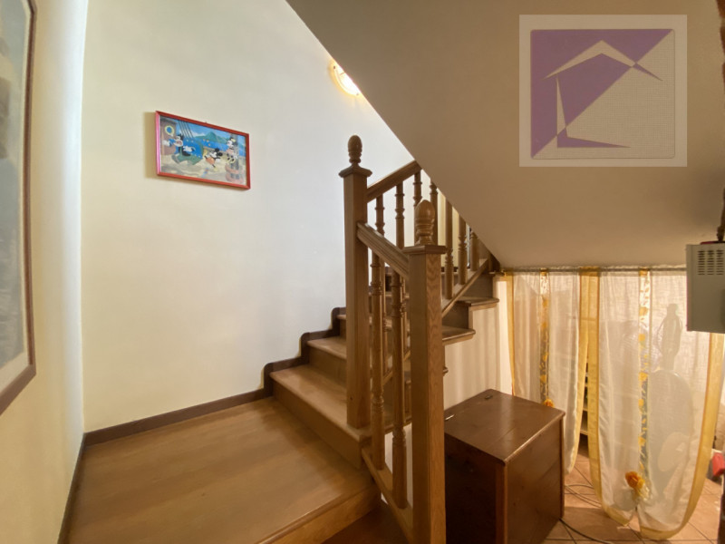 Piombino Dese, proponiamo in vendita una casa indipendente parzialmente ristrutturata, situata su...