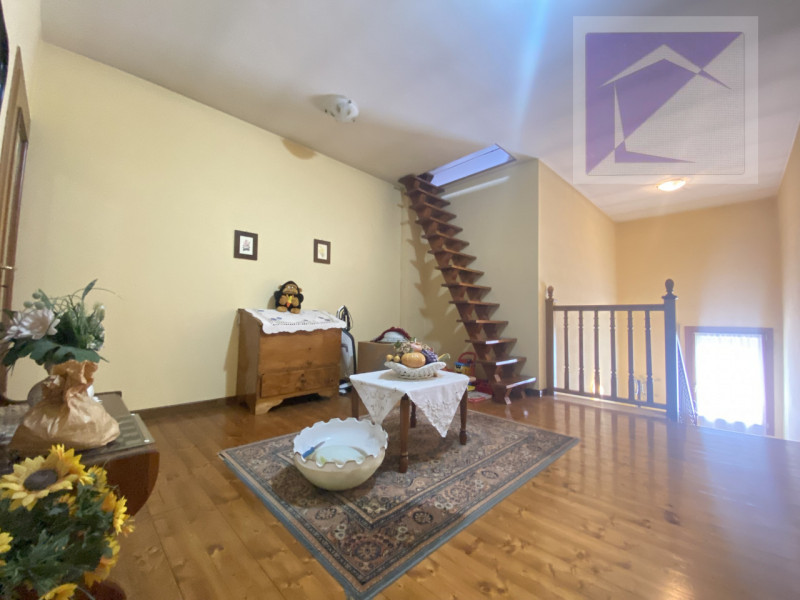 Piombino Dese, proponiamo in vendita una casa indipendente parzialmente ristrutturata, situata su...