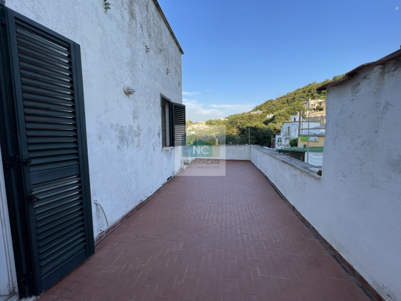 In un incantevole angolo di Barano d'Ischia, nella zona di Valotiere, a due passi dalla rinomata ...