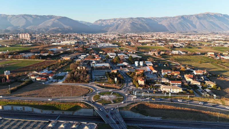 BD121 Cell/WhatsApp: Daniel +39 3939878704

Rosà in prossimità dello svincolo della Pedemontana v...