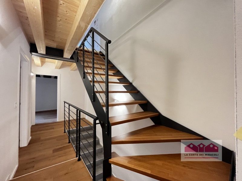 PORTON DEL LUZO: CASETTA TERRA CIELO RISTRUTTURATA A NUOVO CON CORTILE DI PROPRIETA'; INGRESSO, S...