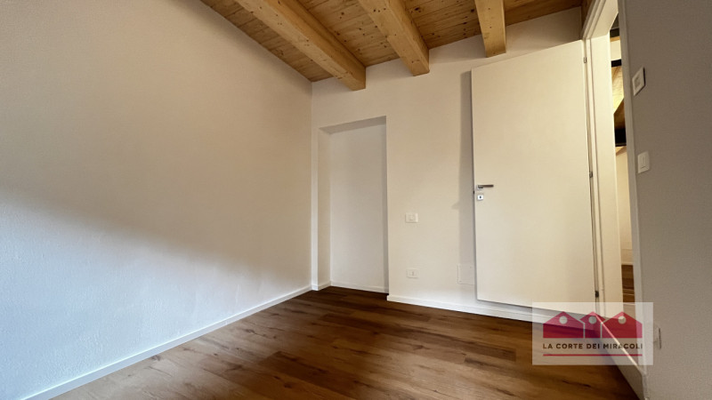 PORTON DEL LUZO: CASETTA TERRA CIELO RISTRUTTURATA A NUOVO CON CORTILE DI PROPRIETA'; INGRESSO, S...