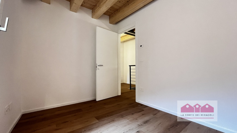 PORTON DEL LUZO: CASETTA TERRA CIELO RISTRUTTURATA A NUOVO CON CORTILE DI PROPRIETA'; INGRESSO, S...