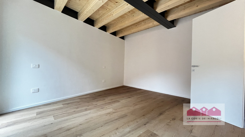 PORTON DEL LUZO: CASETTA TERRA CIELO RISTRUTTURATA A NUOVO CON CORTILE DI PROPRIETA'; INGRESSO, S...