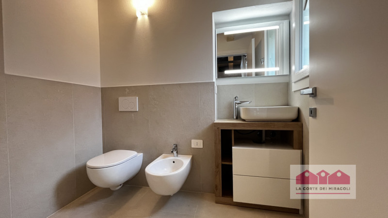 PORTON DEL LUZO: CASETTA TERRA CIELO RISTRUTTURATA A NUOVO CON CORTILE DI PROPRIETA'; INGRESSO, S...