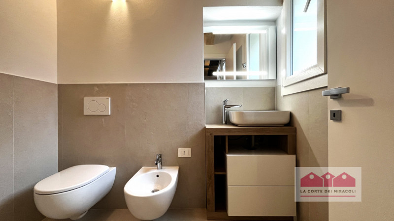 PORTON DEL LUZO: CASETTA TERRA CIELO RISTRUTTURATA A NUOVO CON CORTILE DI PROPRIETA'; INGRESSO, S...