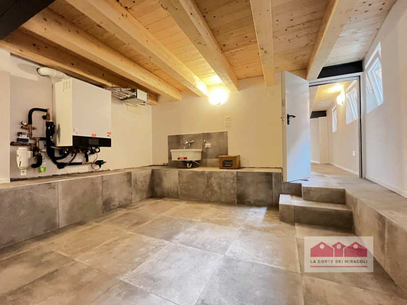 PORTON DEL LUZO: CASETTA TERRA CIELO RISTRUTTURATA A NUOVO CON CORTILE DI PROPRIETA'; INGRESSO, S...