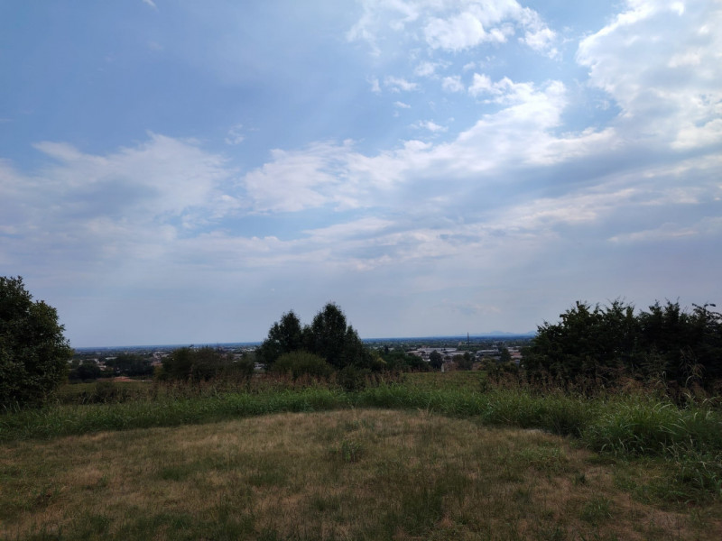 Scopri questa affascinante villa contemporanea situata nel cuore di Montebelluna, una delle local...