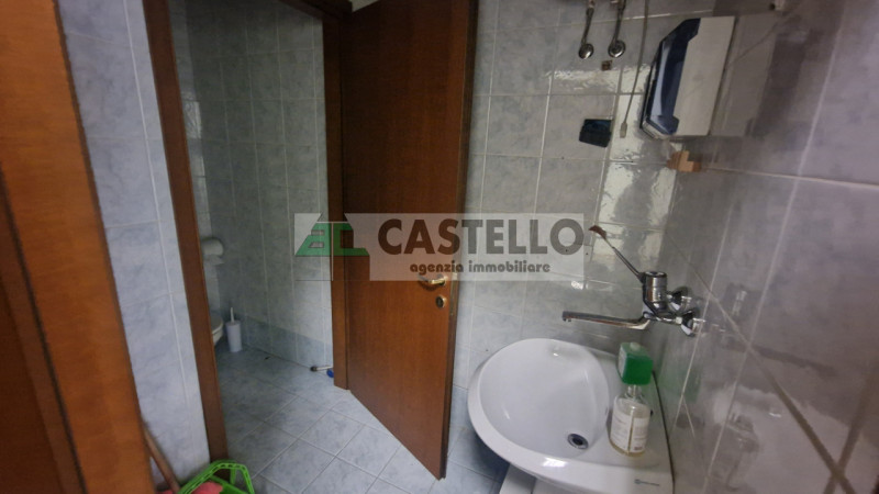 Padova zona Montà vicinanze Ponterotto proponiamo negozio di ~70mq netti, con vetrine, dotato di ...