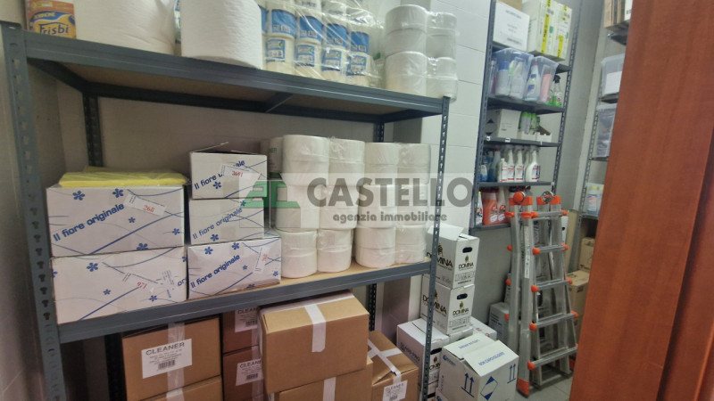 Padova zona Montà vicinanze Ponterotto proponiamo negozio di ~70mq netti, con vetrine, dotato di ...