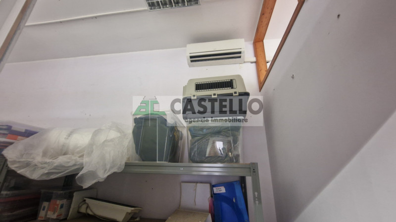 Padova zona Montà vicinanze Ponterotto proponiamo negozio di ~70mq netti, con vetrine, dotato di ...