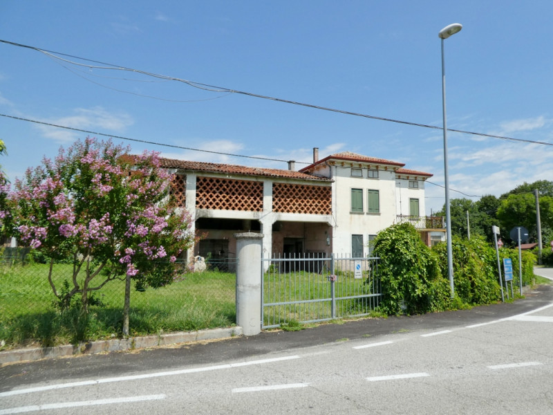 VIGARDOLO: VENDESI AFFASCINANTE CASA DI CAMPAGNA DA RISTRUTTURARE - Rif. 8273

In Località Vigard...