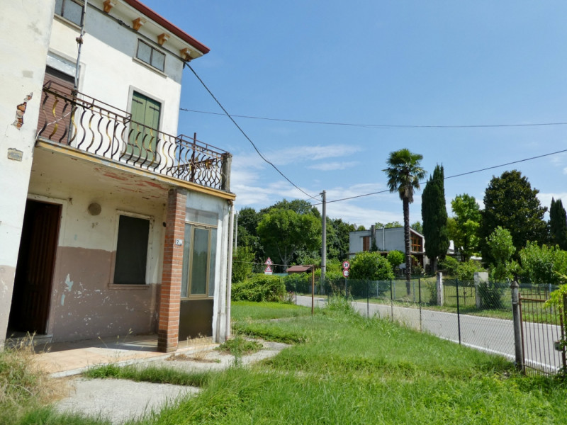 VIGARDOLO: VENDESI AFFASCINANTE CASA DI CAMPAGNA DA RISTRUTTURARE - Rif. 8273

In Località Vigard...