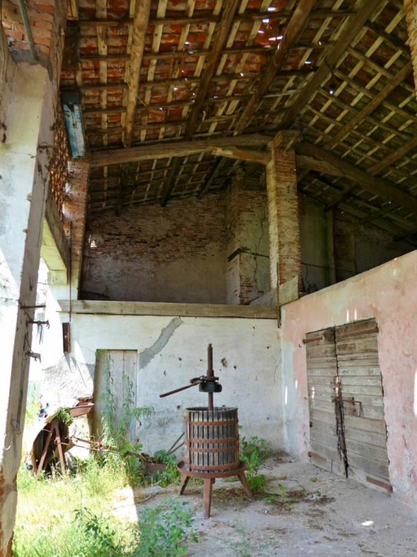 VIGARDOLO: VENDESI AFFASCINANTE CASA DI CAMPAGNA DA RISTRUTTURARE - Rif. 8273

In Località Vigard...