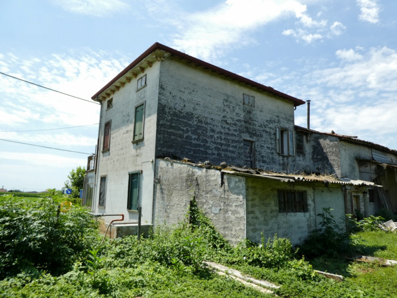 VIGARDOLO: VENDESI AFFASCINANTE CASA DI CAMPAGNA DA RISTRUTTURARE - Rif. 8273

In Località Vigard...