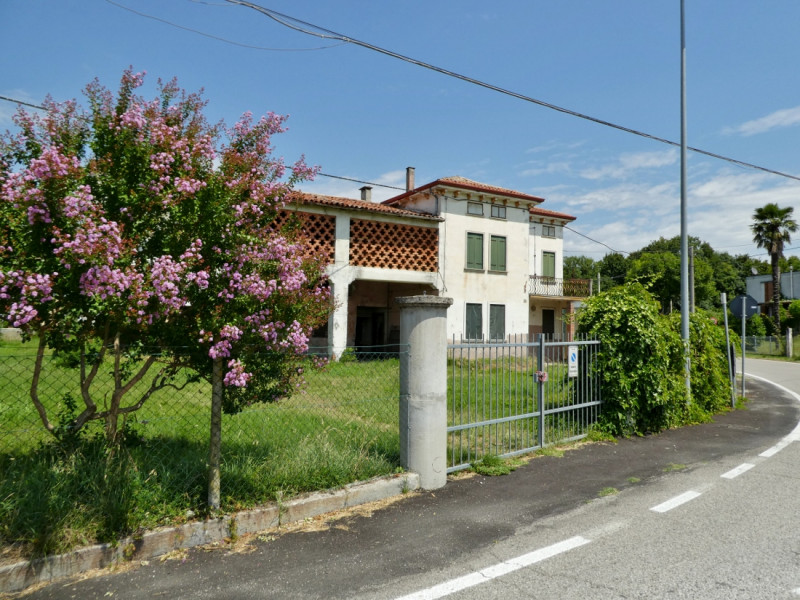 VIGARDOLO: VENDESI AFFASCINANTE CASA DI CAMPAGNA DA RISTRUTTURARE - Rif. 8273

In Località Vigard...