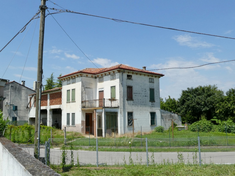 VIGARDOLO: VENDESI AFFASCINANTE CASA DI CAMPAGNA DA RISTRUTTURARE - Rif. 8273

In Località Vigard...
