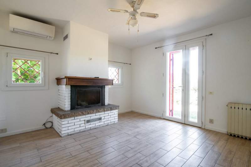 In una delle cornici più suggestive dei Colli Euganei, a Lozzo Atestino nella tranquilla e verdeg...