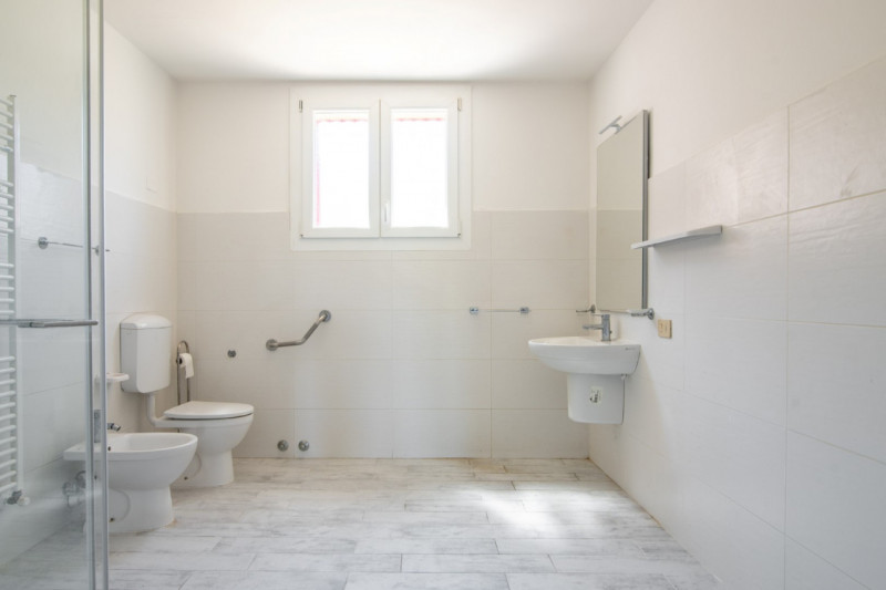 In una delle cornici più suggestive dei Colli Euganei, a Lozzo Atestino nella tranquilla e verdeg...