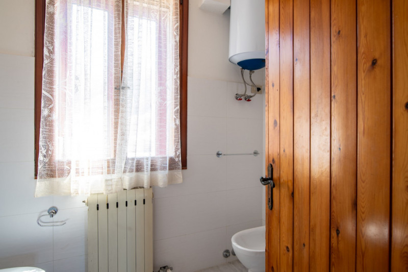 In una delle cornici più suggestive dei Colli Euganei, a Lozzo Atestino nella tranquilla e verdeg...