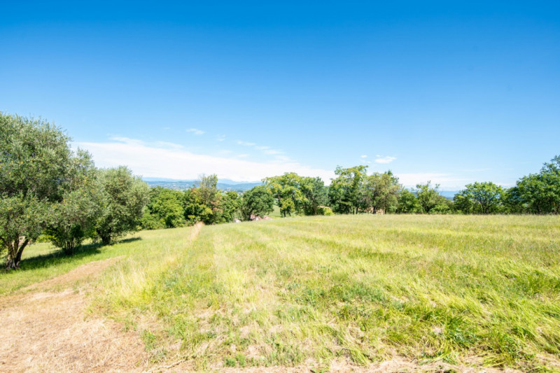 In una delle cornici più suggestive dei Colli Euganei, a Lozzo Atestino nella tranquilla e verdeg...