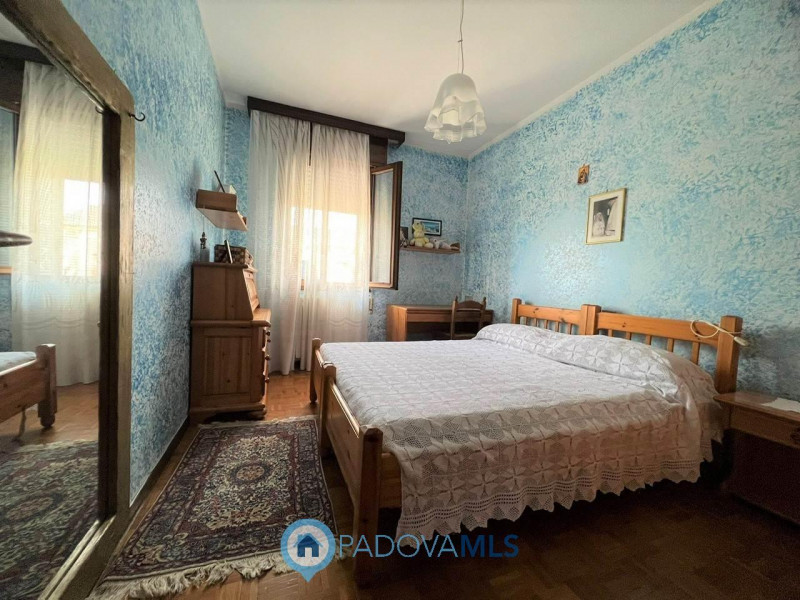 Immobile in esclusiva al Gruppo Padova MLS.
Se cerchi la tranquillità di una casa singola con un ...