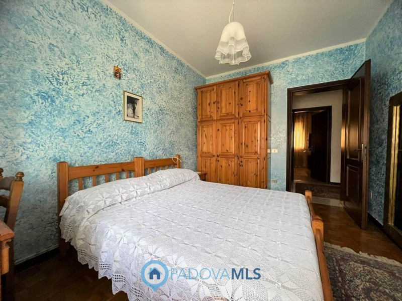 Immobile in esclusiva al Gruppo Padova MLS.
Se cerchi la tranquillità di una casa singola con un ...