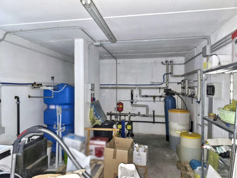 Quest’immobile viene venduto tramite asta online.

Ampio ambulatorio/ufficio, magazzino e posti a...