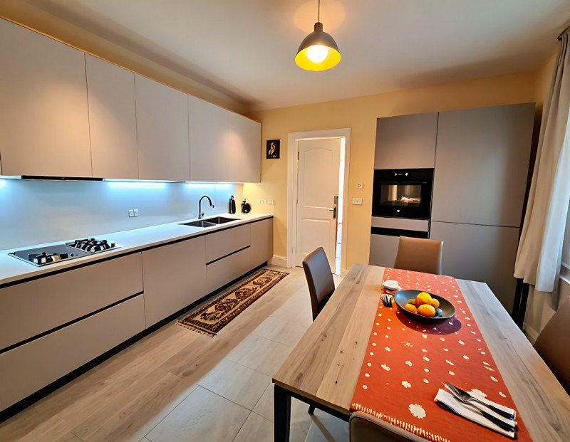 (Per INFO Sara 351 9614491) A Treviso, in zona Frescada, proponiamo villa abbinata in un bel cont...