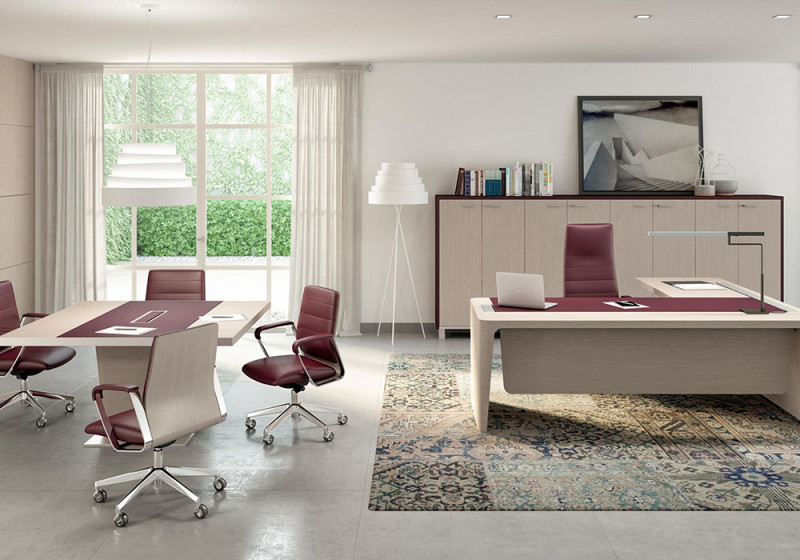 Comodissimo al centro città, proponiamo questo spazioso ufficio all'interno di un elegante e ben ...