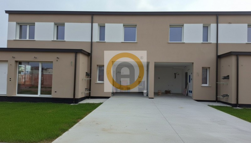 Scopri la tua nuova casa: una raffinata villa bifamiliare di 140 mq, situata nel verde e nella tr...